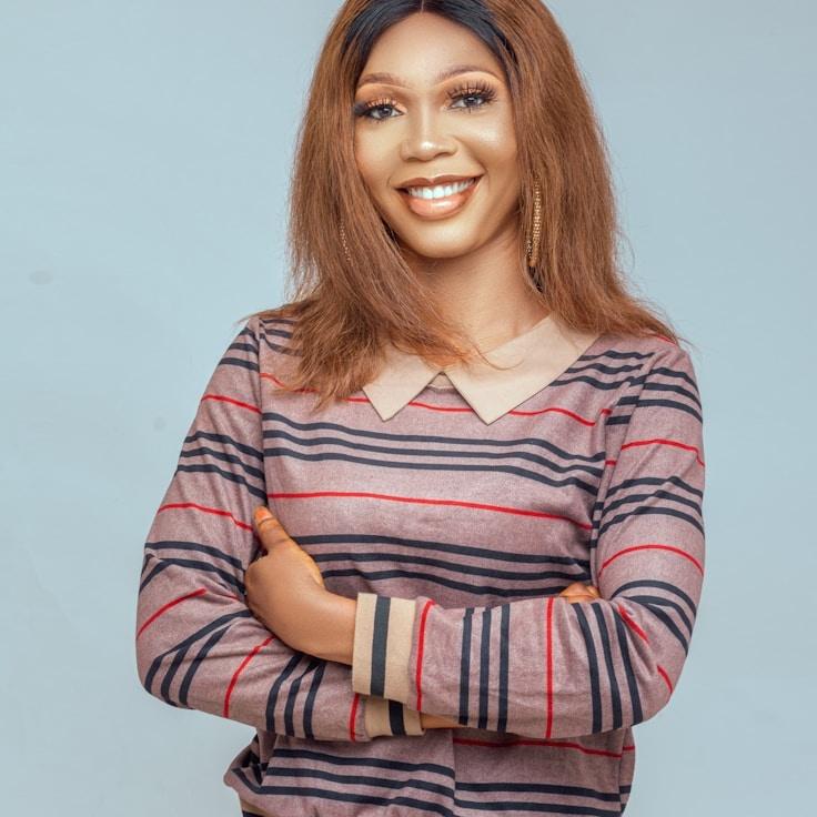 Portrait of Ananya meditation instructor